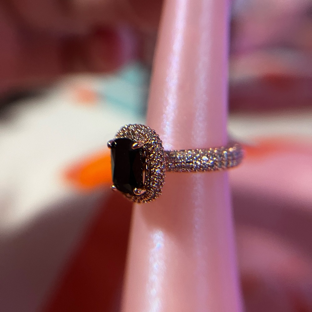 Elegant Black Onyx and Rose Gold Ring